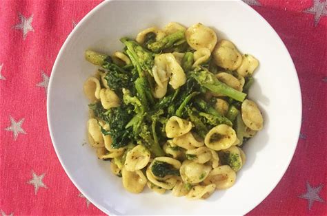 Orecchiette met broccoli en extra vierge olijfolie uit Puglia — Uliveto di Mede recept